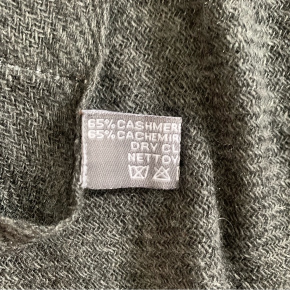 Evelyne Prelonge Faux Fur and Cashmere Square Stole or Shawl - Picture 7 of 8